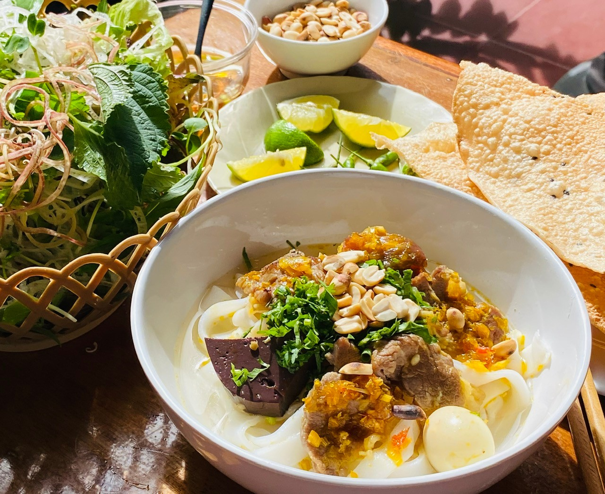 Mỳ bò tại mỳ Quảng Cây Ngô Đồng